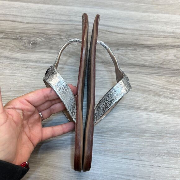 Tory Burch Sandals Cameron Size 7M Pewter Croc Embossed Leather Thong Flats - Picture 3 of 10